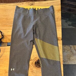 Under Armour Women's Gray and Gold Leggings - small